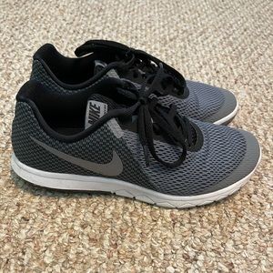 Women’s nike tennis shoes